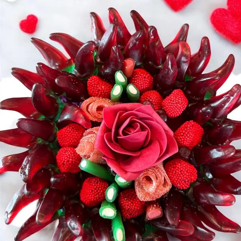 Bouquet de bonbons rouge foncé à la rose rouge